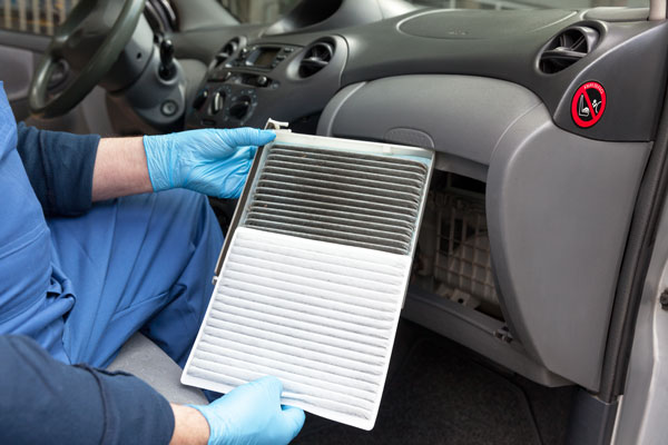 Clean and dirty cabin pollen air filter for a car